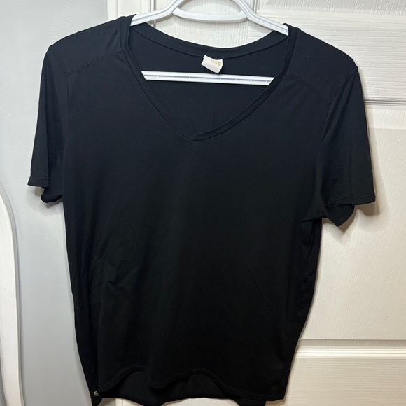 Lole Elegant Black Short Sleeve Tee - Picture 1 of 4